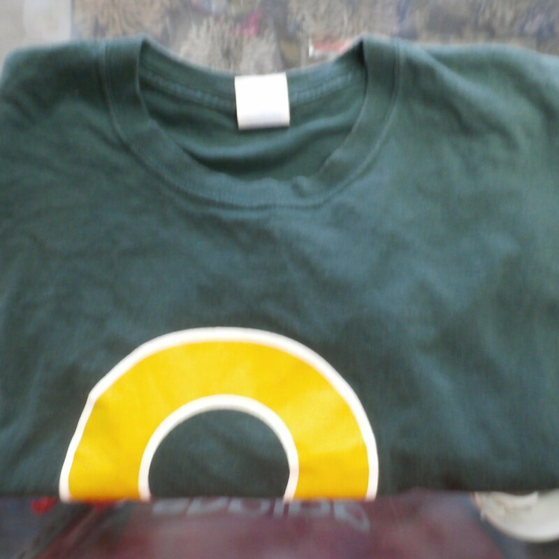 Port & Company Men's Ohio University Bobcats shirt green size XL #31205
Rating: (see below) 3- Good Condition
Team: Ohio University Bobcats
Player: Team
Brand: Port & Company
Size: Men's  XL   -  (Measured: 22\" Wide, length 28\")
Measured: Armpit to armpit; shoulder to hem
Color: green
Style: short sleeve shirt screen pressed
Material: 100% cotton
Condition: 3- Good Condition; Wrinkled; some pilling and fuzz; slight discoloration;
Item #: 31205
Shipping: FREE