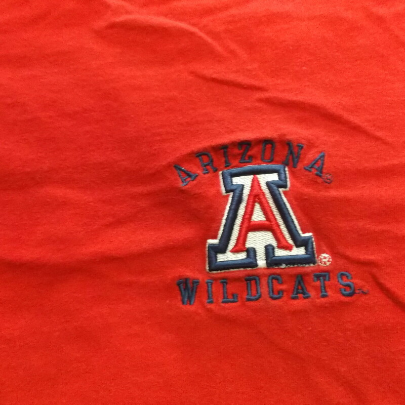 Arizona Wildcats Men's Pro Edge Short Sleeve Shirt Size XL Red Cotton #8850
Rating:   (see below) 3 - Good Condition 
Team: n/a
Player: n/a
Brand: Pro Edge
Size: XL - Men's(Measured Flat: Across Chest 24\"; Length 28\") Top of shoulder to the hem
Color: Red
Style: Short sleeve shirt; Embroidered logo
Material: 100% Cotton
Condition: - Good Condition - wrinkled; Material is faded and discolored; Significant pilling and fuzz; Light stains throughout the front and the back; Back collar is discolored and possibly stained; Shows definite signs of use(See Photos for condition and description)
Shipping: $4.34
Item #: 8850