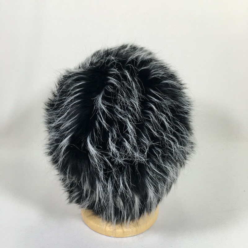 105-233, Black, Size: Hats<br />
Furry hat with gray streaks