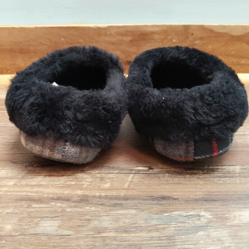 Isotoner Plaid Slippers, Black, Size: Shoes 5.5