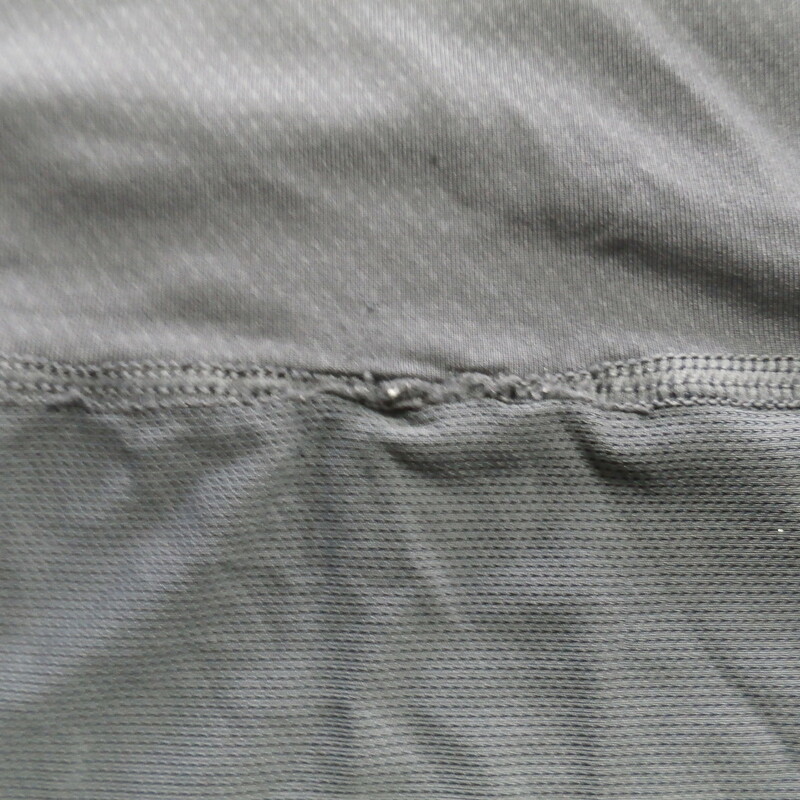 Men's Nike short sleeve compression shirt gray size XL #31404<br />
Rating: (see below) 4- Fair Condition<br />
Team:  N/A<br />
Player:N/A<br />
Brand: Nike<br />
Size: Men's XLarge- (Measured Flat: Across chest 18\"; Length 29\")<br />
Measured Flat: underarm to underarm; top of shoulder to bottom hem<br />
Color: gray<br />
Style:    short sleeve; screen printed; compression<br />
Material:  92% polyester 8% spandex<br />
Condition: 4- Fair Condition: wrinkled; minor pilling and fuzz; stretching from use; some discoloration; a few small snags;<br />
Item #: 31404<br />
Shipping: FREE