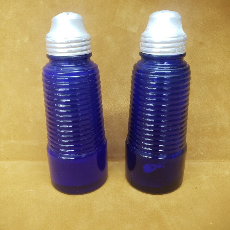 Ribbed Glass S & P, Cobalt, Size: 5.5