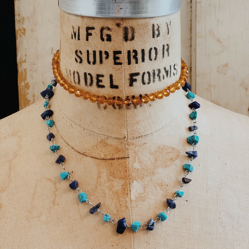 Very cute amethyst stone and faux turquoise choker custom  necklace. Perfect for any casual occasion.<br />
Measures 18'' total.