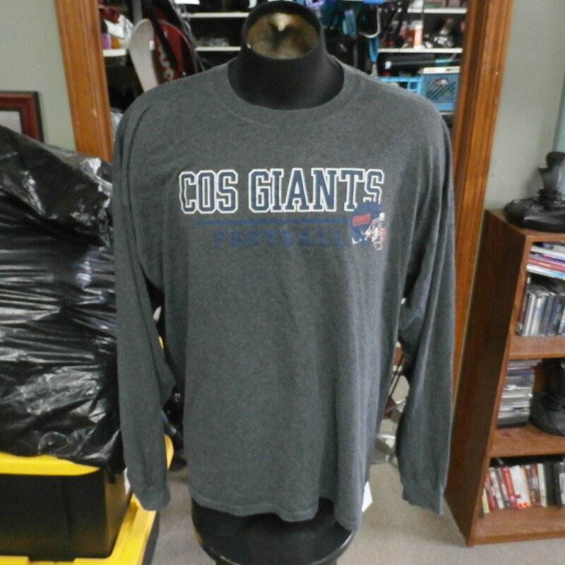 College of the Sequoias Giants Football gray Champion shirt size 2XL #28222
Rating: (see below) 4- Fair Condition
Team: COS Giants
Player: n/a
Brand: Champion
Size: Men's XXL- (Measured Flat: Across chest 26\"; Length 28\")
Measured Flat: underarm to underarm; top of shoulder to bottom hem
Color: gray
Style: long sleeve; screen printed
Material: 50% cotton 50% polyester
Condition: 4- Fair Condition: some fuzz and discoloration from use; screen printing is faded and cracked; small bleach spot on right sleeve; small hole where the right sleeve meets the shoulder (see photos)
Item #: 28222
Shipping: FREE