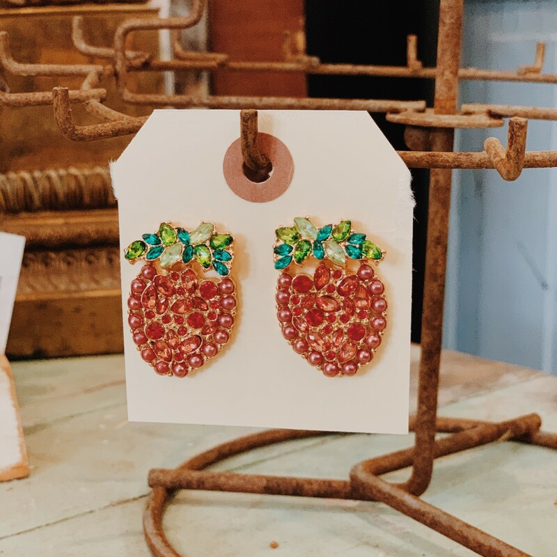 Such a cute pair of stud earrings for the summer time!
