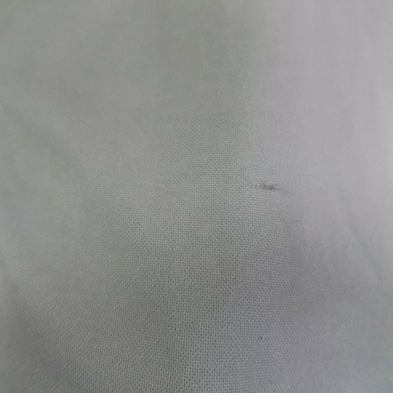 PUMA Men's Athletic Short Sleeve Shirt Size Large Gray #9060<br />
Rating:   (see below) 3 - Good Condition <br />
Team: n/a<br />
Player: n/a<br />
Brand: PUMA<br />
Size: Large - Men's(Measured Flat: Across chest 21\"; Length 27\")<br />
Color: Gray<br />
Style: Short Sleeve Shirt<br />
Material: Polyester Blend - Missing tag<br />
Condition: - Good Condition - wrinkled; Material looks and feels good; Some snags; Light pilling and fuzz; few light stains; Missing the material tag; No rips or holes(See Photos for condition and description)<br />
Shipping: $3.37<br />
Item #: 9060