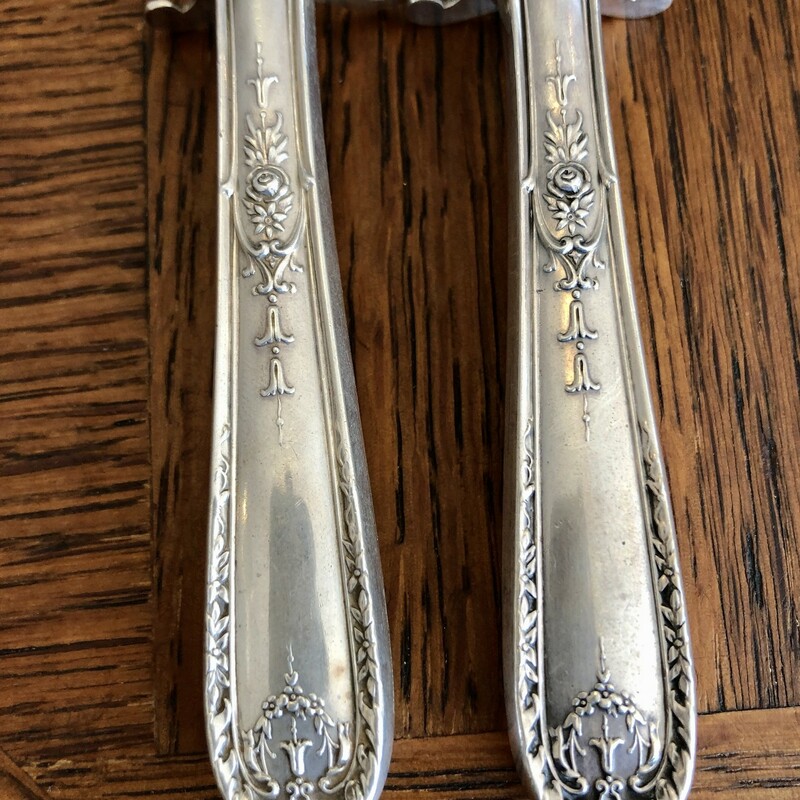 Vintage c. 1940s serving set. Handle is Sterling and base is stainless. Really pretty set for your holiday table.