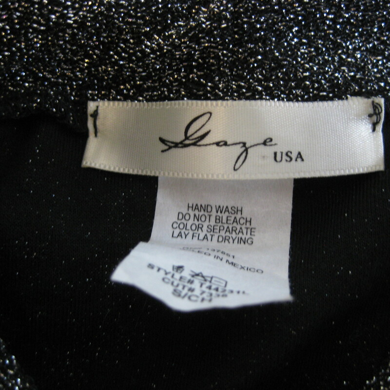 Gaze Glitter Keyhole, Silver, Size: Small
Silver Black top with a keyhole cutout
size small
flat measurements:
armpit to armpit: 17.5in
width at hem: 14.25in
length: 20in

90% poly
10% spandex, stretchy!

excellent condition
thanks for looking!
#40192