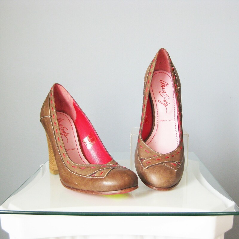 Miss Sixty Leather, Brown, Size: 6
Cute pair of classic pumps by Miss Sixty
Size 6
There were purchased at a sample sale but never worn.
Thanks for looking!
#40386