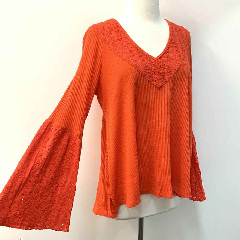 Free People Boho Top
Eyelet Trim
Bell Sleeve
Scarlet
Size: Small