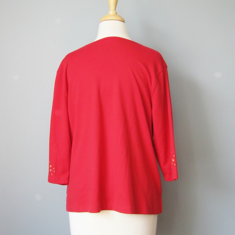 Coral Bay XMAS LS, Red, Size: PXL<br />
perfect simple comfy tee shirt to wear during the Christmas Season<br />
Red cotton poly blend 3/4 length sleeves with an evergreen Christmas wreath on the front and simple decoration at the sleeve ends.<br />
by Coral Bay<br />
perfect condition<br />
size XL<br />
Flat measurements:<br />
Armpit to Armpit: 22.5in<br />
Overall length: 22.5in<br />
<br />
Thanks for looking!<br />
#40209