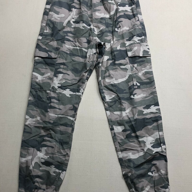 Abercrombie Cargo Drawstring Pants, Camo
Size: 15-15Y
New with Tags!