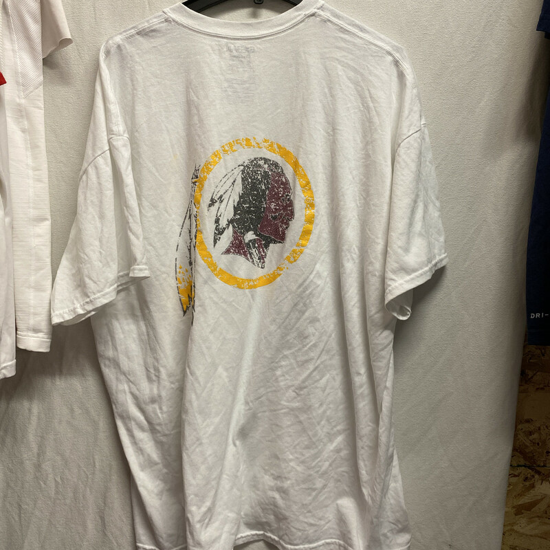 Used condition - some light stains; wrinkled<br />
White- size 2XL