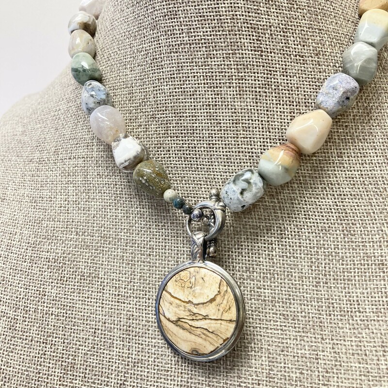 Stone & Pendant Necklace