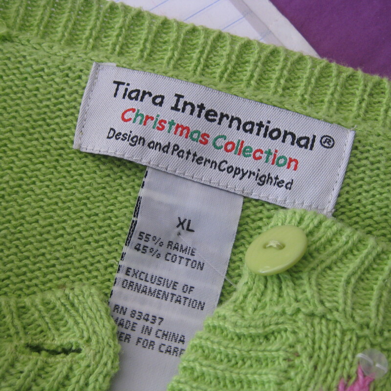 Tiara Intrnatl Christmas, Green, Size: XL
Christmas Cardigan with a twist in a happy light green color.
Embroidered and sequined with pastel Christmas Trees Tiara International
Size XL 55% ramie
45% cotton
Plastic buttons
Flat measurements:
armpit to armpit: 22.5in
length: 25in
Almost perfect condition with teeny spots of rust or something on one sleeve and a spot at the edge of the hem in front as shown.

Thanks for looking1
#7538