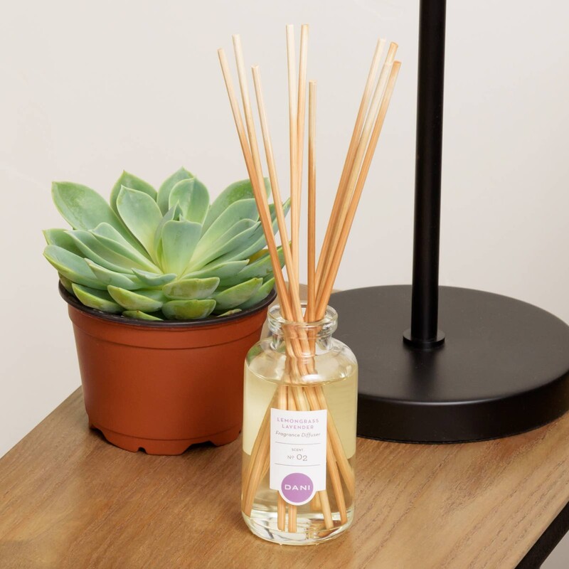 Lemon Grass Lavender Reed, 3oz,<br />
<br />
Our reed diffusers feature a 100 ml / 3.5 oz glass bottle with ten diffuser sticks. Insert the reeds into the open bottle and they will disperse an incredibly luxurious fragrance slowly into the air, scenting your room for months.<br />
Made in United States of America