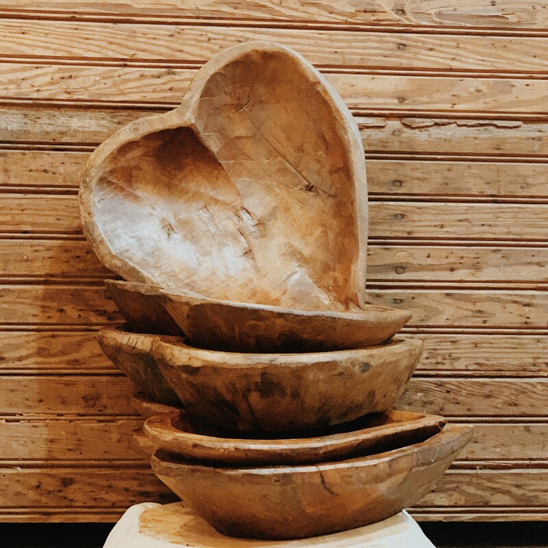 These heart shaped doughbowls are absolutely adorable! Perfect for decorating any table space!

Measures 11.5 inches tall by 10.5 inches wide