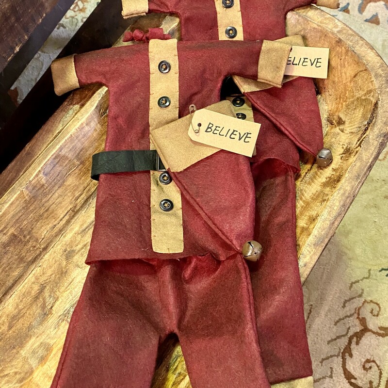 How fun is this primitive hanging santa suit? It measures
22 inches and is made of felt and polyester
It woud be cute hanging on your wall, attached to a wreath or just draped any where you need a litle touch of Christmas