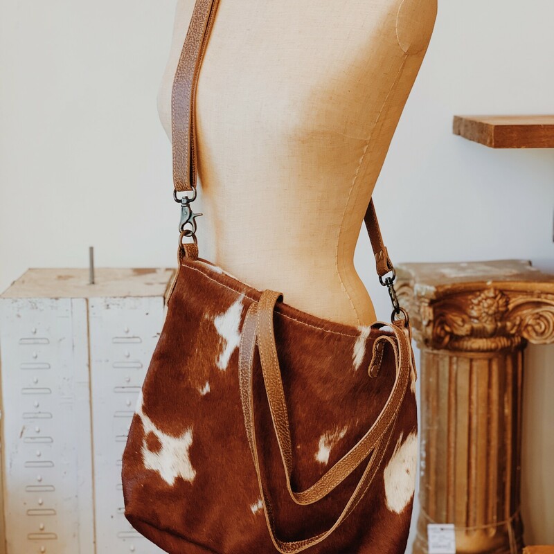 This Myra brand bag is perfect for anyone in need of a larger purse. It measures 13.5 inches tall, 16 inches wide, and 3 inches deep. It has three pockets on the inside and one on the outside! Please keep in mind that no two cowhide products are exactly alike, so patterns will slightly differ from bag to bag. You can select the general color scheme of your bag below!