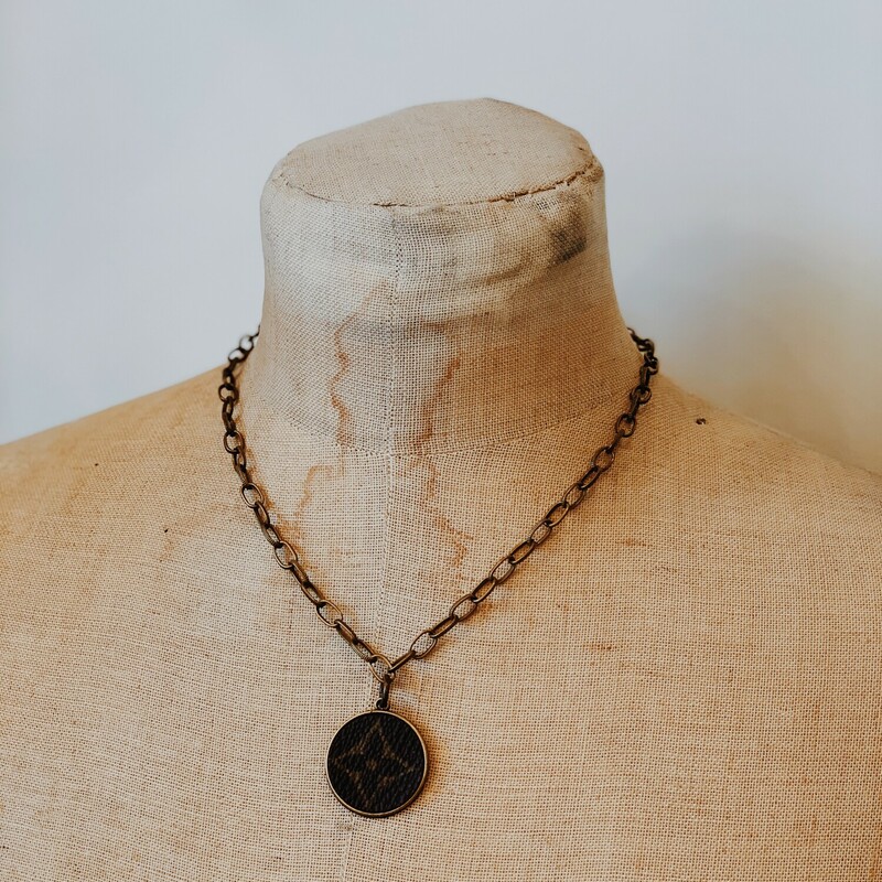 This upcycled, hand-made necklace was made from an authentic Louis Vuitton bag! The bag's date code is SP0927. See pictures for measurements.

Not affiliated with the LV company.