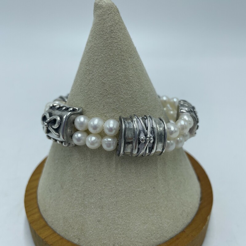 DeborahArmstrong Pearl, Wht.Slv, Size: OS

sterling silver + genuine pearl
marked Copyright 1996 + DAC (artist mark)
toggle clasp
7in