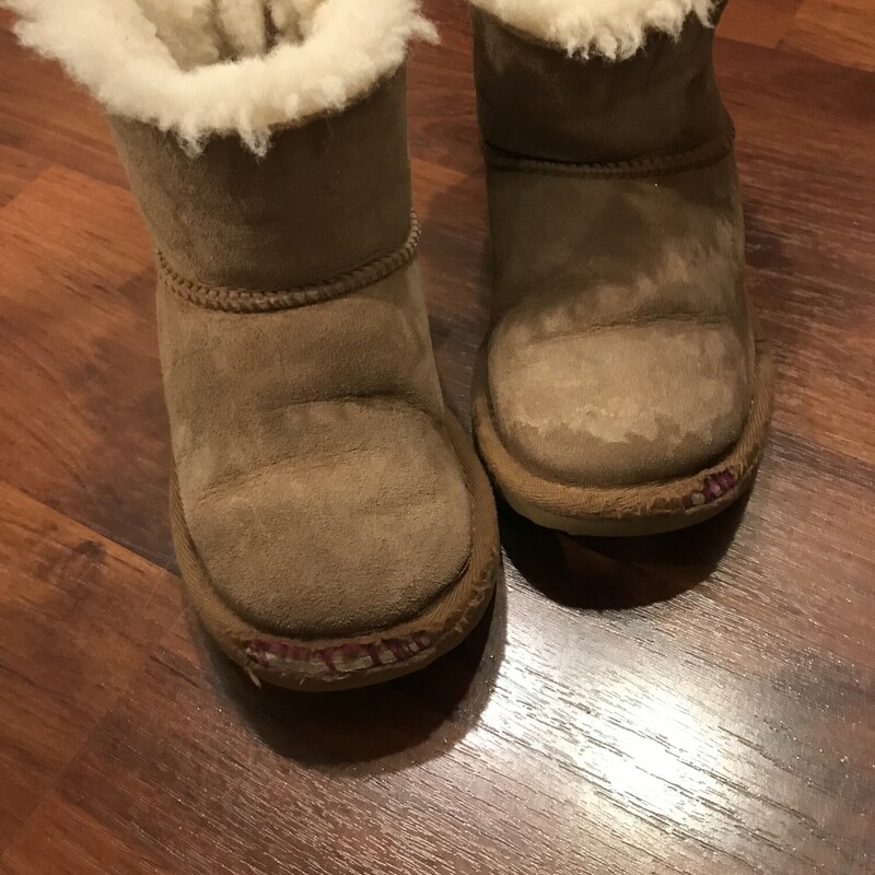 *Uggs PLAY COND, Size: 10
SOLD AS IS, PLAY CONDITION