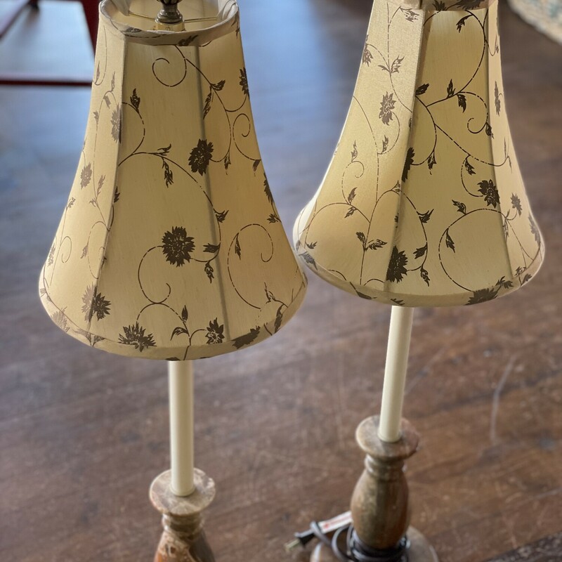 Buffet Lamp W/marble Base<br />
Taupe & cream lampshade over a tuape and clay colored marble base<br />
Size: 31 Tall