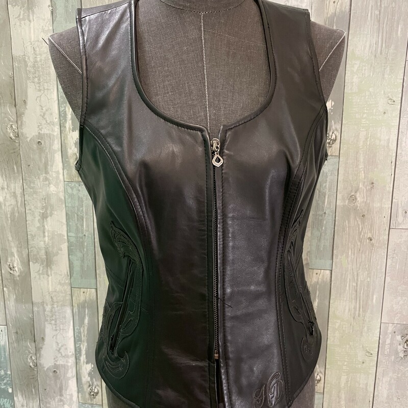Harley Davidson Leather Vest
*Harley Davidson apparel does run small*
Fully lined, two side zip pockets, one inside zip pocket
Black
Size: Medium