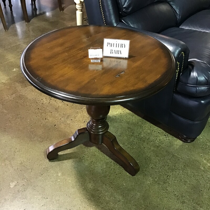 A planked topped round accent table that is perfect for so many rooms in your home.  Use as an end table, a entryway table or between two chairs!  Made by Pottery Barn this table is a gem!

Dimensions: 27x27x25