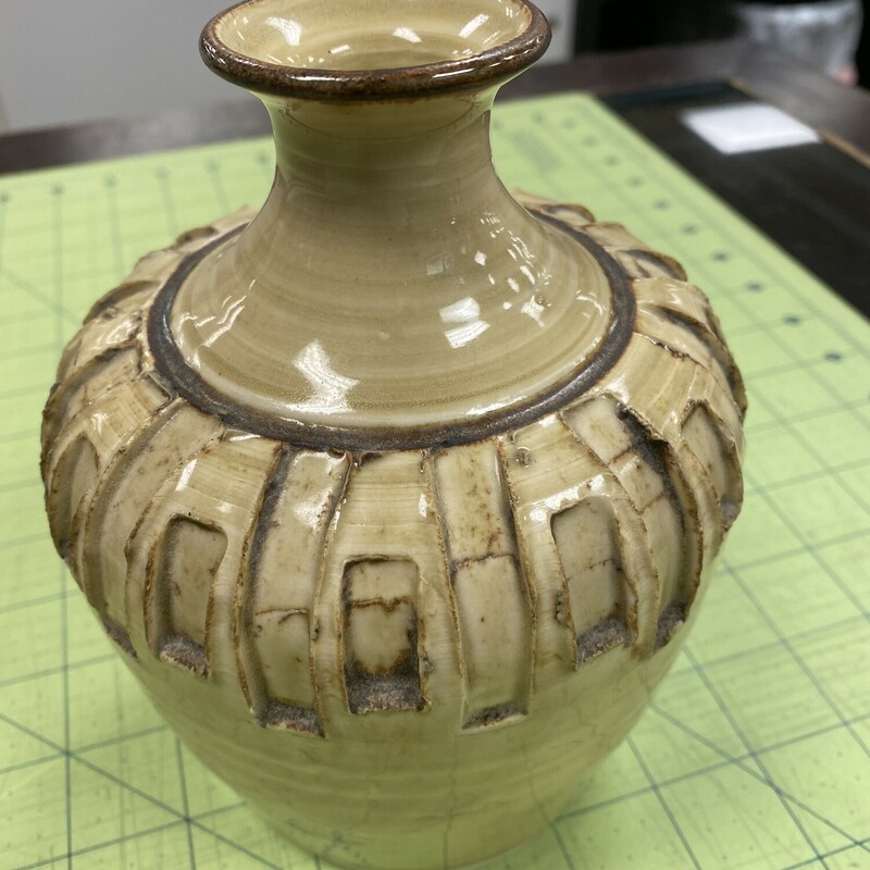 Hand Thrown Pottery Vase, Beige, Size: 7 Inch
