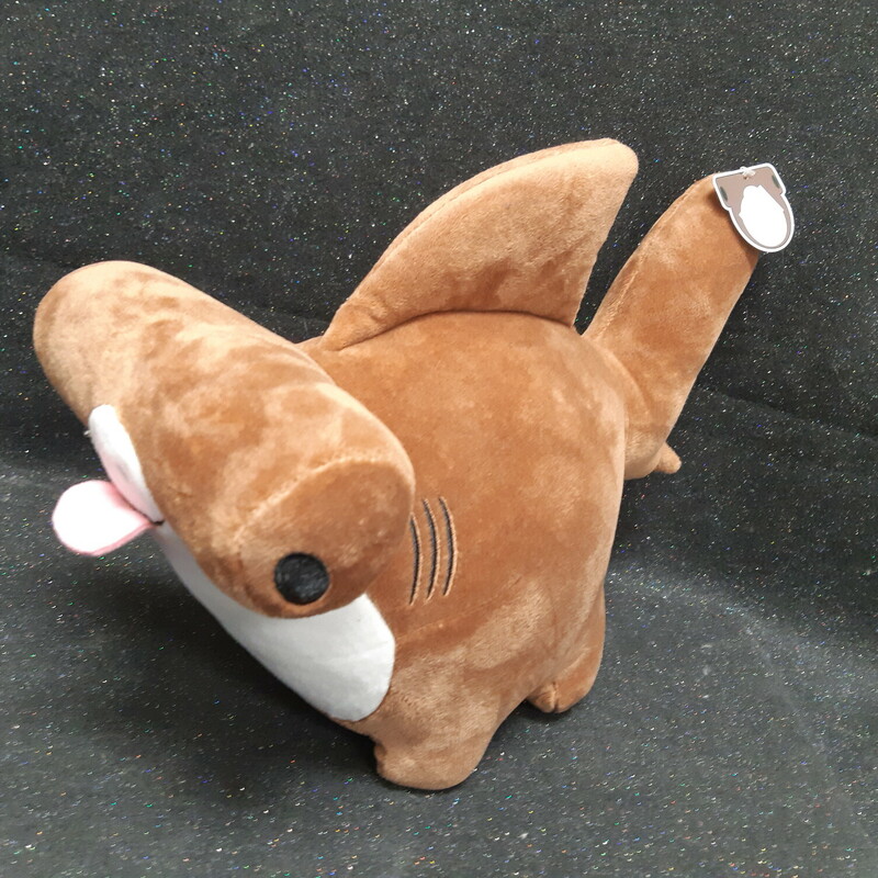 Plush, Multi, Size:<br />
<br />
A perfect Round Friend Sharkpup plush toy! Standing at 10/25cm tall with the fin, this soft plush is perfectly sized to display on most surfaces, use as a cuddle buddy, they even make great travel pillows! The tongue and dorsal fin are firmly sewn.