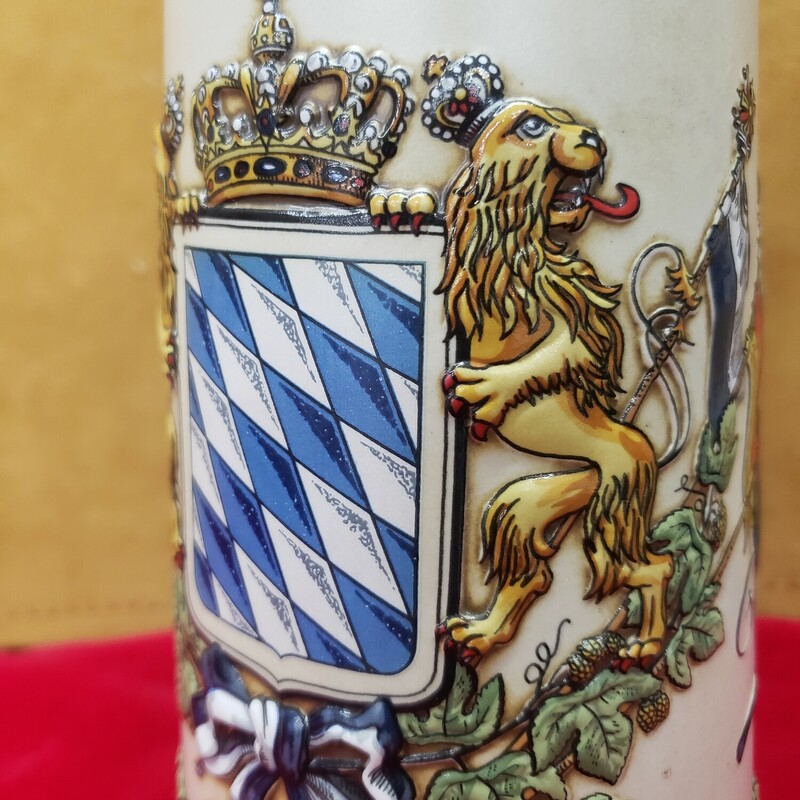 German Beer Stein, Bayern Lion Crest, Size: Lidded 9
