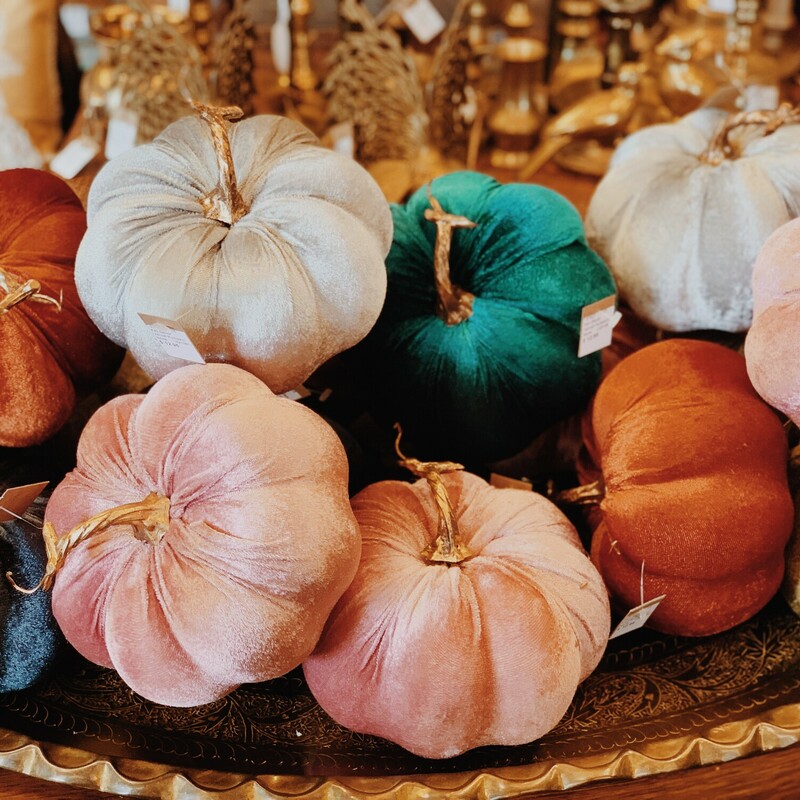 These velvet pumpkins are the perfect way to decorate for the fall! Avalible in Olive, Pink, Navy,Teal, burnt orange, and grey. Each measures 6 inches in diameter.