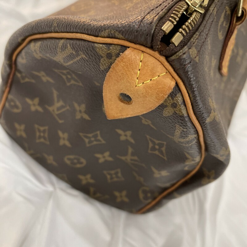 Louis Vuitton Speedy 30, Mono, Size: 30

Shipping Includes Insurance and Signature Confirmation