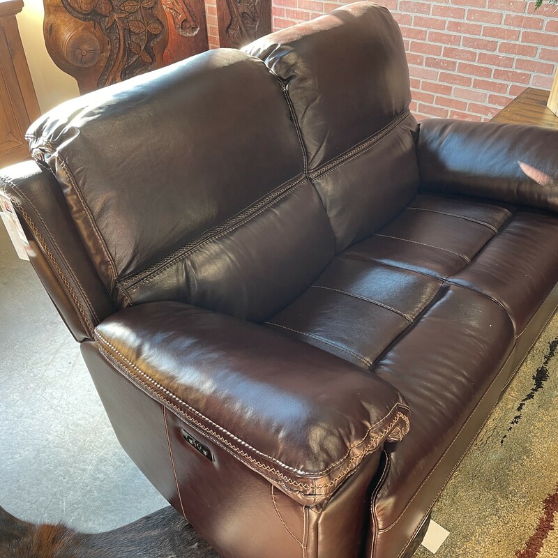 E U5670-4205 Loveseat Brn
New Item
We have brand new furniture
Call store for details