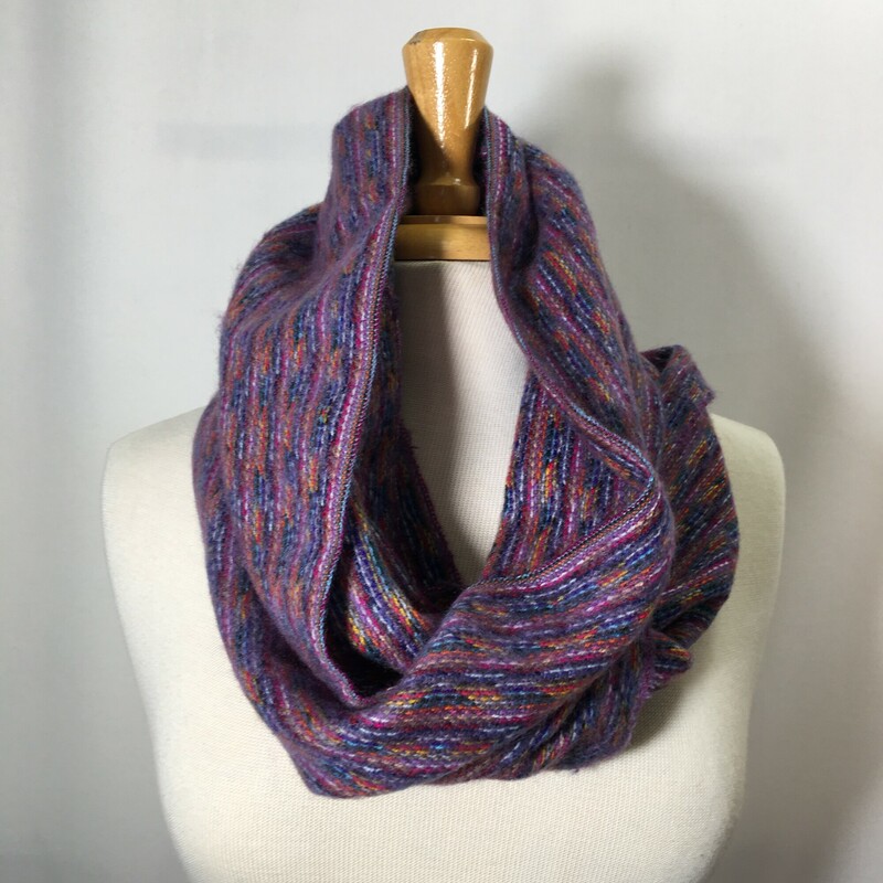 Loop Infinity Scarf Mauve tone wool blend, very soft, no tags
