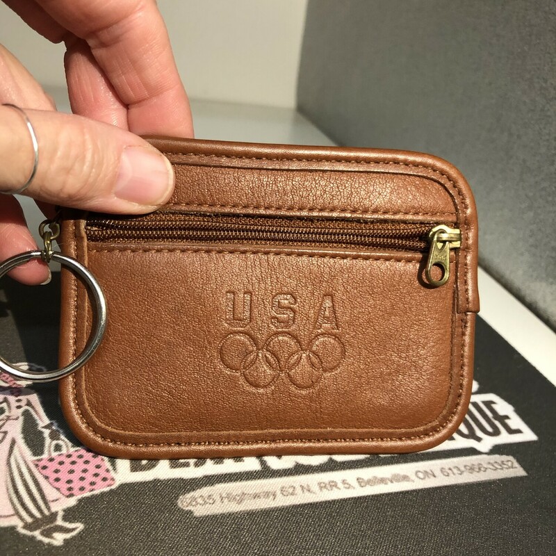 USA Olympic Coin Pouch Keychain, Brown, Size: 3.25 x 4.5 inches flat leather zip coin pouch in Perfect preloved condition!
