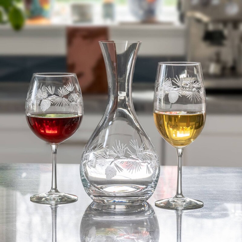 Pine Carafe, 42 Oz,

Nothing speaks to the great outdoors like an evergreen tree.  Contrasting pine needles are diamond-wheel engraved and brilliantly polished to add dimension and sparkle. American made.
