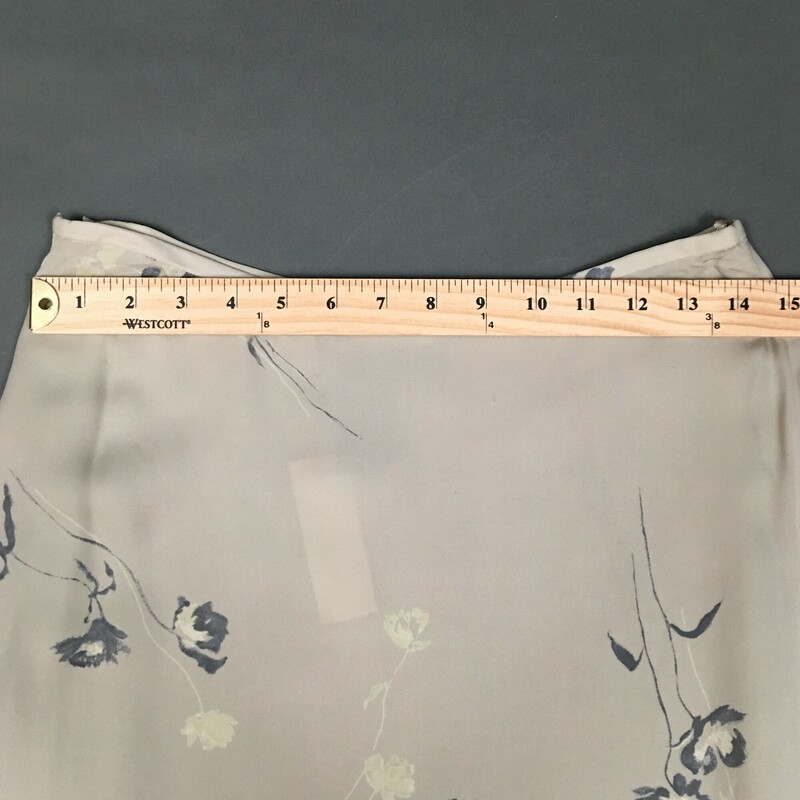 Lauren, Ralph Lauren, Lt Grey/Olive, Size: 8 100% Silk pale grey and biege floral motif pale grey/olive tone, ankle length,lining 100% polyester, very elegant, gently worn