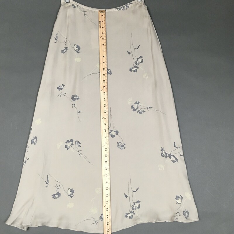 Lauren, Ralph Lauren, Lt Grey/Olive, Size: 8 100% Silk pale grey and biege floral motif pale grey/olive tone, ankle length,lining 100% polyester, very elegant, gently worn