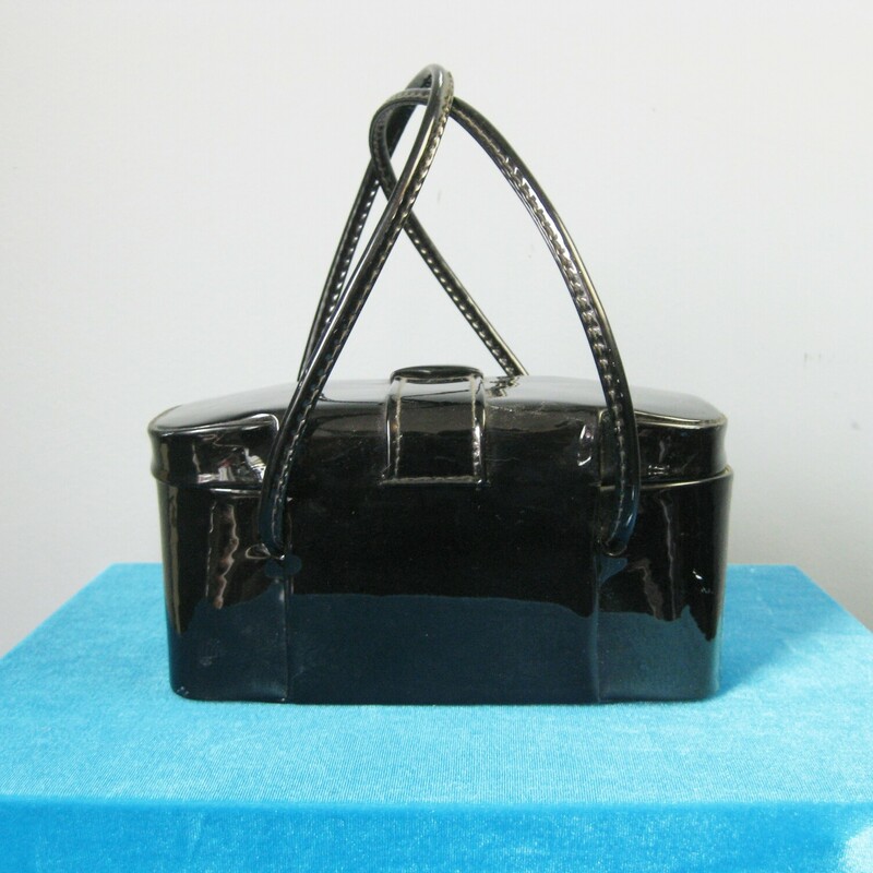 Cute little purse in black patent leather with a hinged top and a mirror inside and brass feet<br />
Double handles<br />
Snap closure<br />
Width: 8<br />
Height: 4<br />
Handle Drop: 5.5<br />
Depth: 4.5<br />
<br />
Great condition with a melted  (?) round spot on the bottom and the mirror is tarnished.<br />
<br />
thanks for looking!<br />
#42800