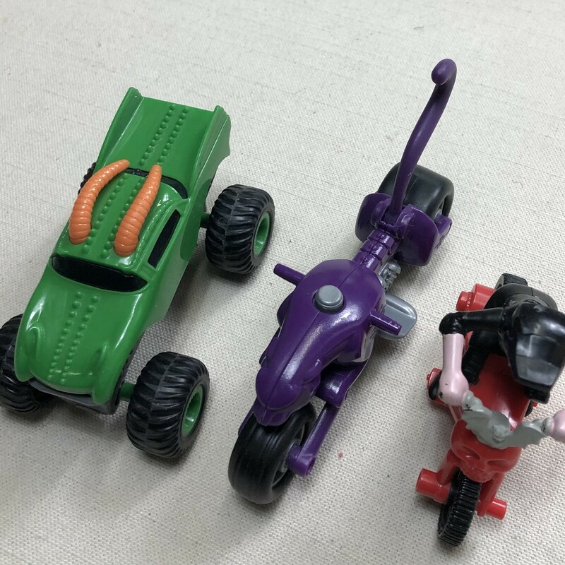 Assorted Vehicles, Multi, Size: 3+
Includes 3 vehicles