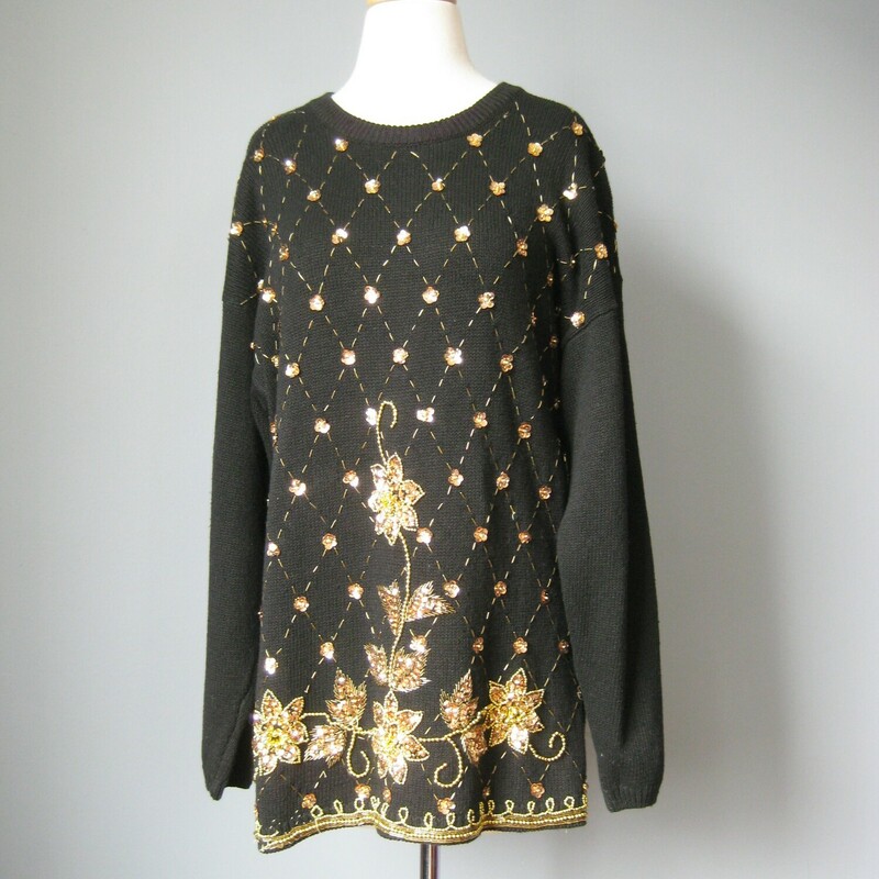 Gorgeous vintage sweater in Black with very sparkly gold sequin floral embroidery
55% Ramie and 45% cotton
Marked size Medium but will fit a size large as well
Flat Measurements
Armpit to Armpit: 22
Underarm sleeve seam length: 19.25
Length from back neck to hem: 28

Excellent condition with a few beads missing near the hem as shown
thanks for looking!

#43984