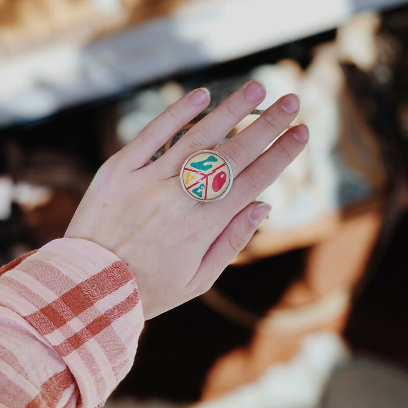 How fun are these love rings! Perfect for adding a little extra shine to an outfit! They are on a stretchy band for a wide range of sizes.