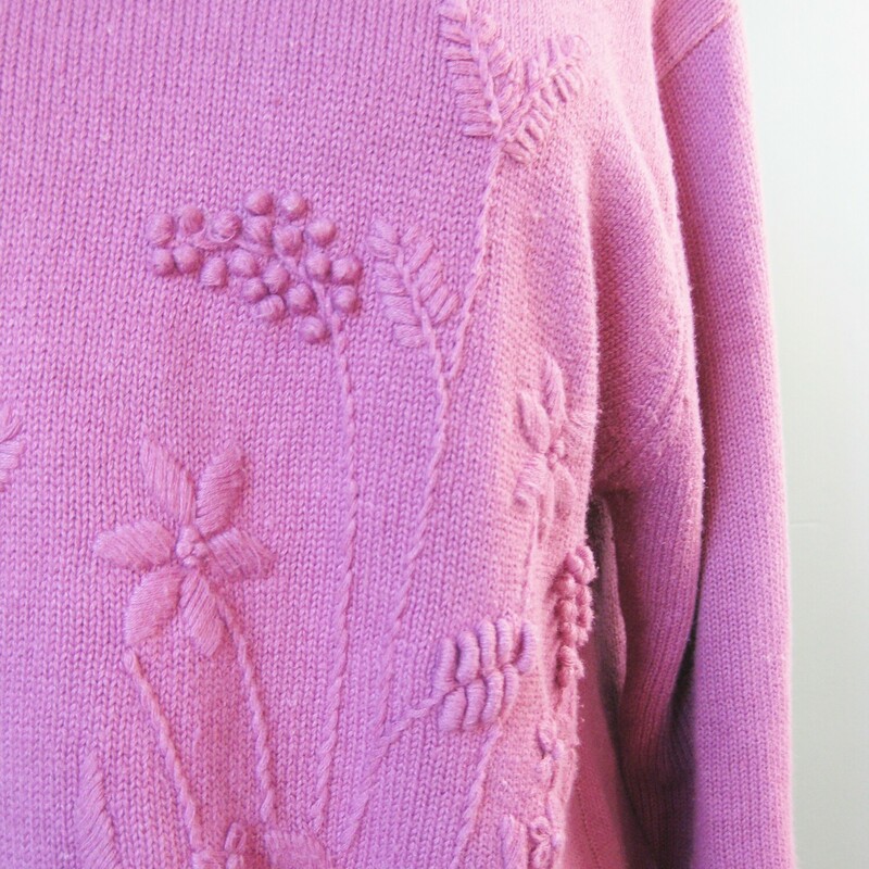 This pretty sweater by Nothern Reflections is made of a ramie cotton blend and features tonal floral embroidery on the front.  It looks like a wildflower meadow at the lower end of the sweater.<br />
the color is a deep cool tone pink.<br />
Flat measurements:<br />
Armpit to armpit: 20<br />
Underarm sleeve seam: 17.5<br />
Length 22.5<br />
<br />
Thanks for looking!<br />
#34698