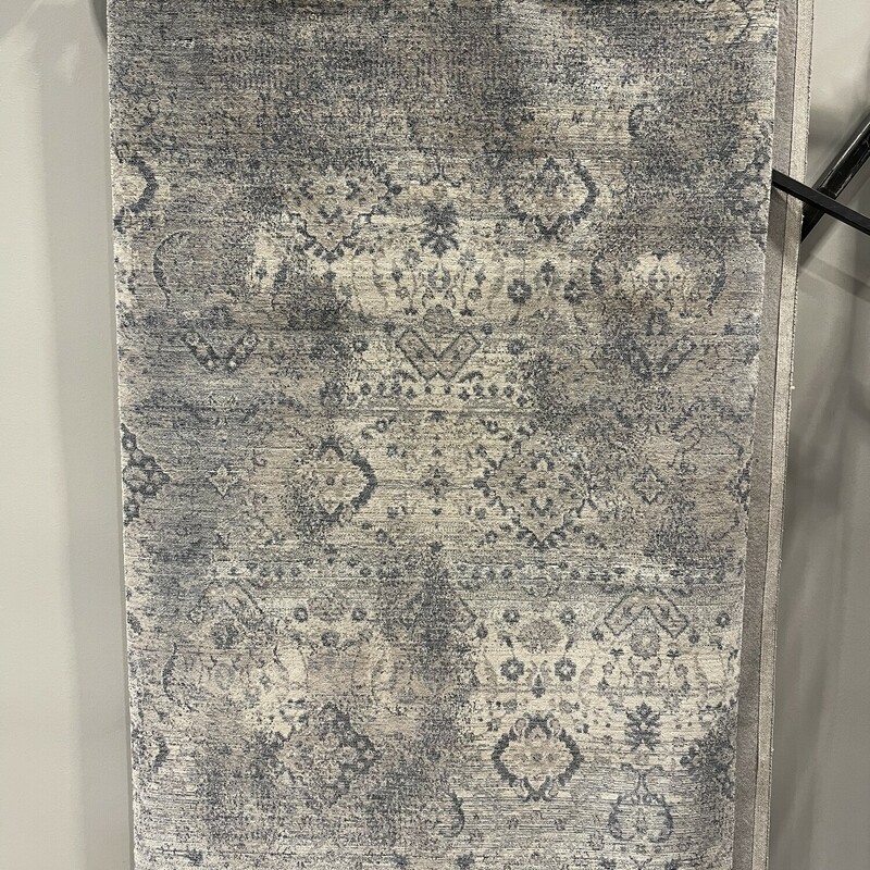 Platinum PNM-107<br />
Brand New Area Rug 5x8<br />
Call store for details