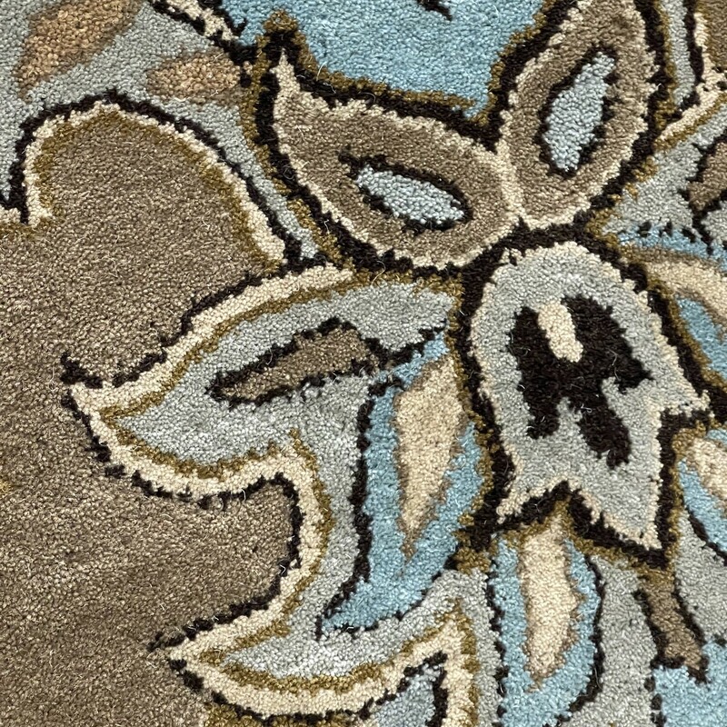 Volare VO-1683<br />
Brand New Area Rug 5x8<br />
Call store for details