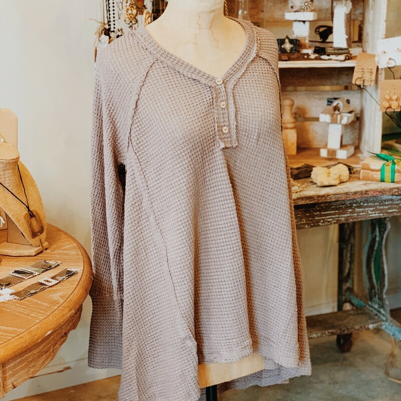 These adorable waffle knit tops are the perfect piece for layering! With a long length and breathable fabric, this top will definitely be a comfortable closet staple!