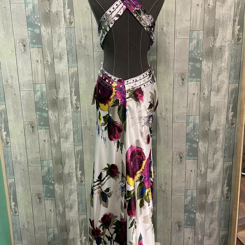 NEW Hailey Logan Floral Prom
Beaded and sequin cutout bodice, open back, lightly padded cup, fully lined
White, purple, royal, blue, yellow, gray, green
Size: 9/10
PLEASE NOTE, THERE ARE NO RETURNS!