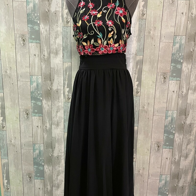 Cajole Syren Long Formal<br />
Floral top long formal, back zip closure, very high front slit<br />
Size: Medium<br />
PLEASE NOTE, THERE ARE NO RETURNS!